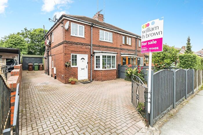 3 Bedroom Semi-Detached House For Sale In Churchbalk Lane, Pontefract, WF8