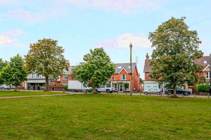 2 Bedroom Maisonette To Rent In High Street, Cranleigh, GU6