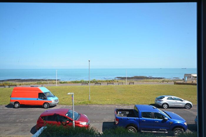 2 Bedroom Flat For Sale In Third Avenue, Margate, CT9