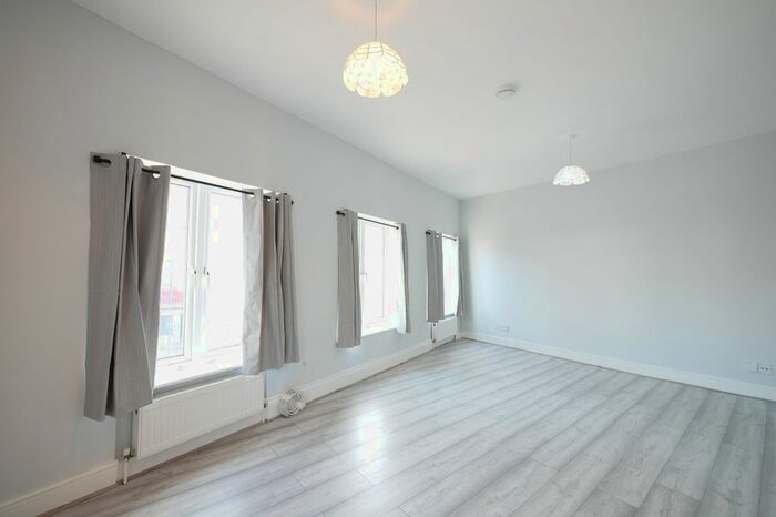 2 Bedroom Flat To Rent In High Road, Wood Green, N22