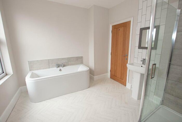 3 Bedroom Terraced House To Rent In Beeston Road, Nottingham, NG7