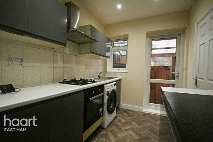2 Bedroom Flat To Rent In Dersingham Avenue, London, E12