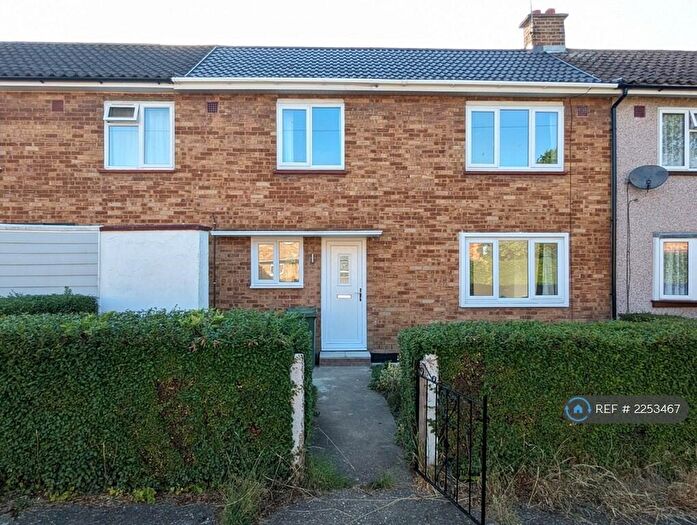 3 Bedroom Terraced House To Rent In Kathleen Ferrier Crescent, Basildon, SS15