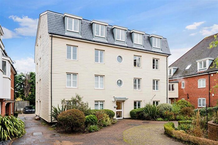 2 Bedroom Apartment For Sale In Wingfield Court, Banstead, SM7