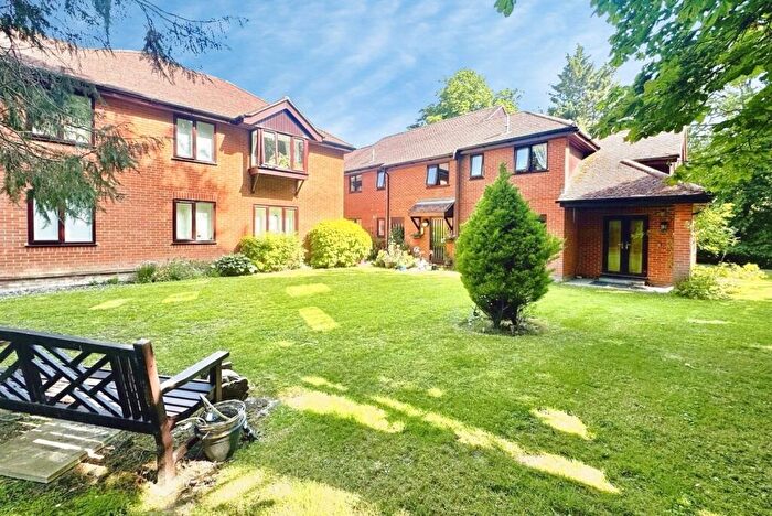 2 Bedroom Flat For Sale In Berry Court, Hook, Hampshire, RG27