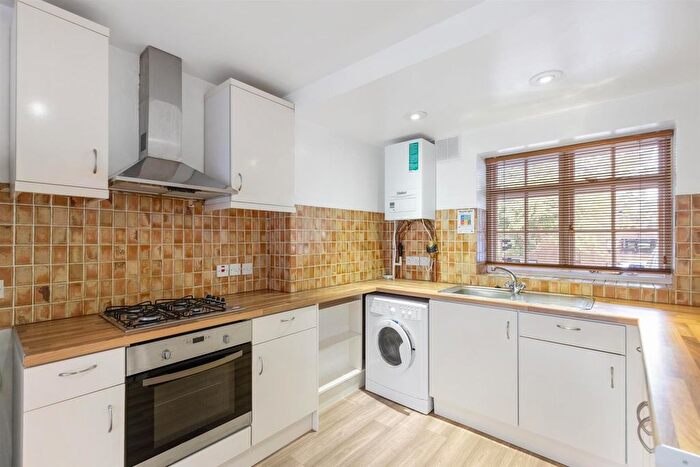 3 Bedroom Flat To Rent In Augustus Road, Southfields, London, SW19