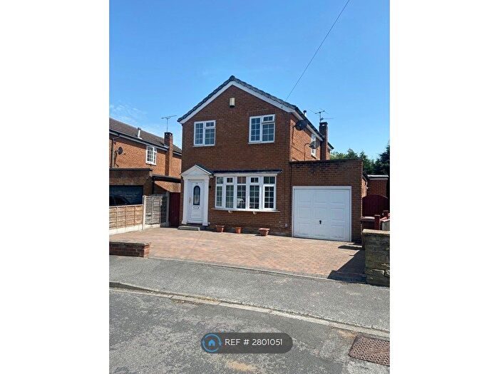 4 Bedroom Detached House To Rent In Whinmoor Court, Leeds, LS14