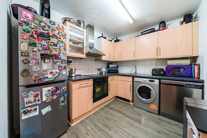 2 Bedroom Flat For Sale In Courtenay House, Brixton Hill, London, SW2