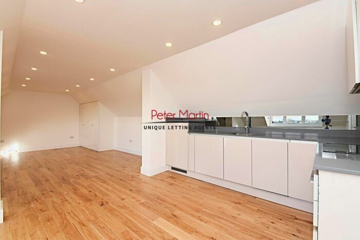 Apartment To Rent In Finchley Road, Temple Fortune, NW11