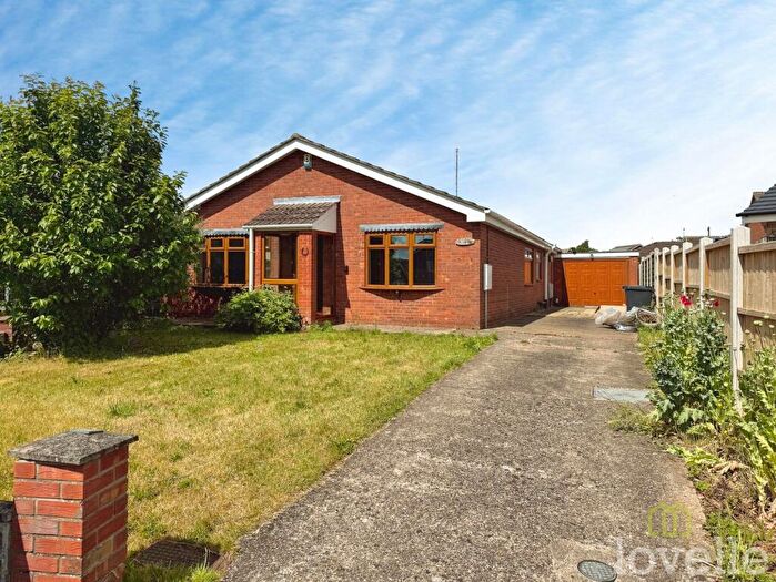 3 Bedroom Bungalow For Sale In Milton Road, Gainsborough, DN21