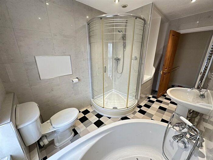 4 Bedroom Detached House For Sale In Main Street, Flixton, YO11
