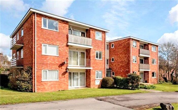 2 Bedroom Flat To Rent In Wiltshire Close, Taunton, TA1