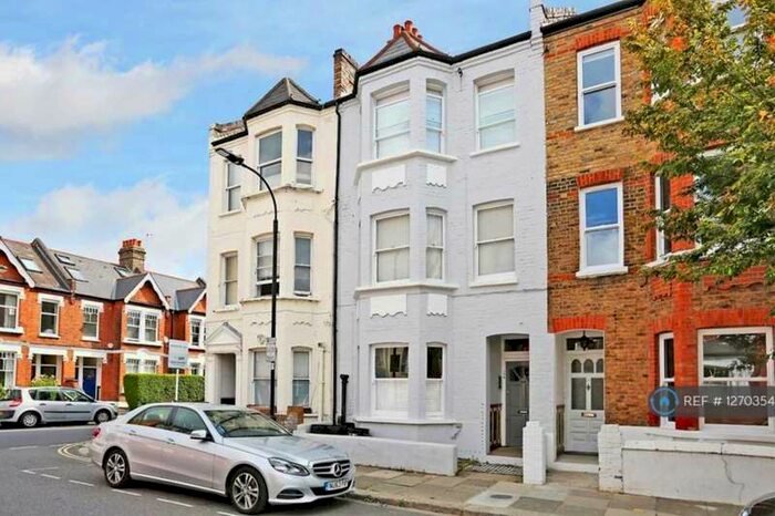 2 Bedroom Flat To Rent In Stronsa Road, Shepherds Bush, W12