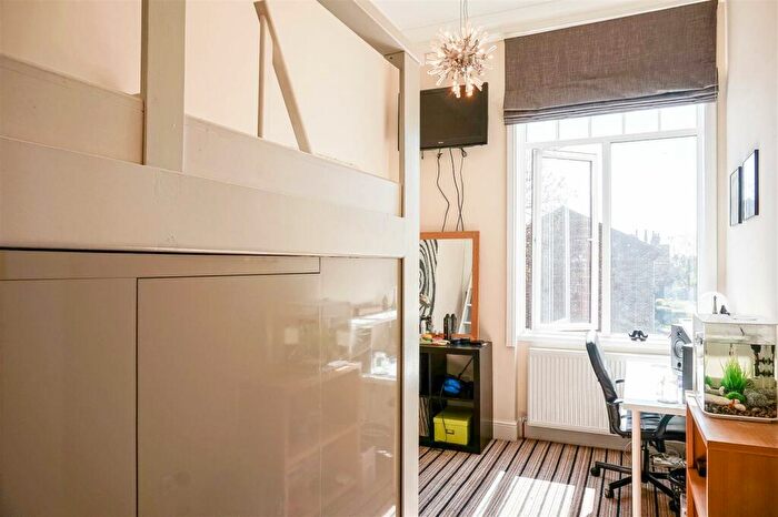 2 Bedroom Apartment To Rent In Ash Grove, Leeds, LS6