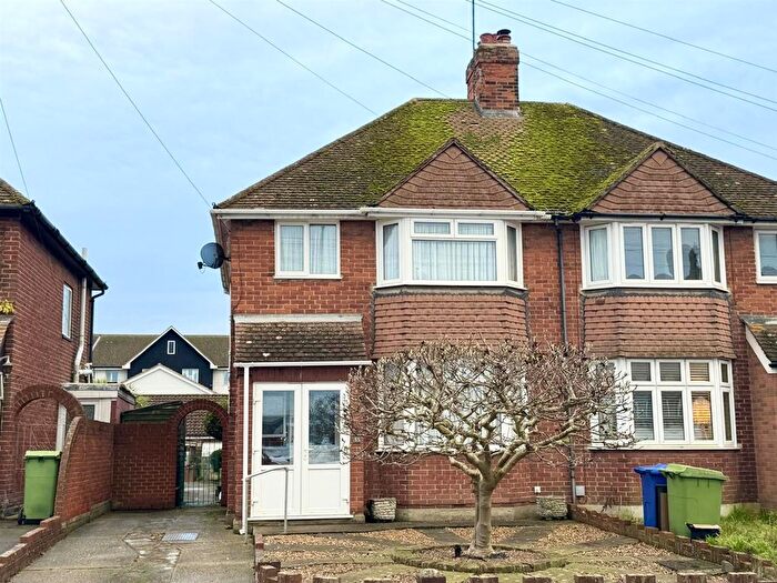3 Bedroom Semi Detached House For Sale In Whitstable Road, Faversham, ME13