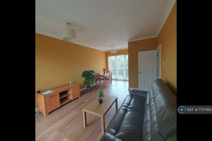 2 Bedroom Flat To Rent In Wirral, Birkenhead, CH41