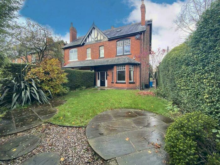 5 Bedroom Semi-Detached House To Rent In Priory Road, Sale, M33