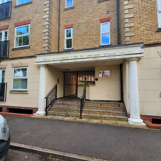 2 Bedroom Flat To Rent In Dickens Heath Road, Shirley, Solihull, B90