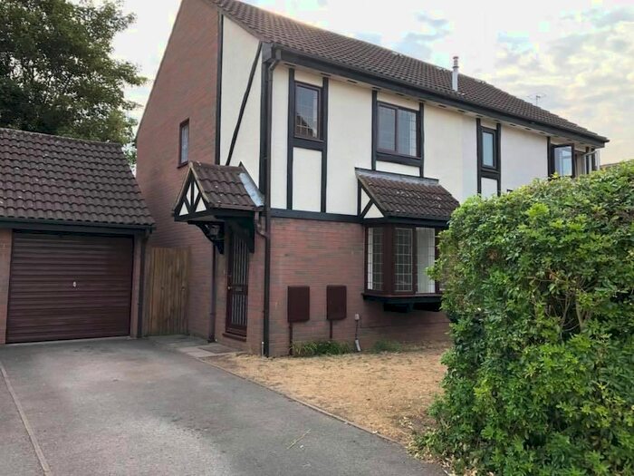 3 Bedroom Semi-Detached House To Rent In Queensbury Close, Bedford, MK40