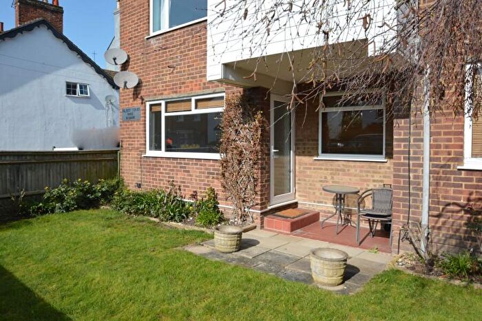 2 Bedroom Apartment For Sale In Talbot Court, Windsor, SL4