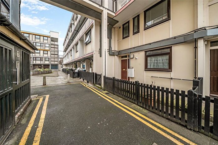 3 Bedroom Maisonette For Sale In Poynings Road, London, N19