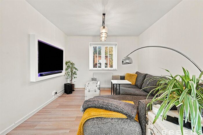 2 Bedroom Flat For Sale In Village Road, Enfield, EN1