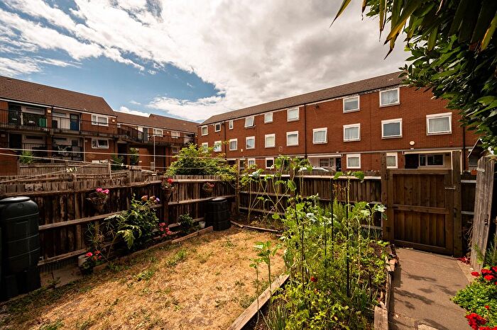 2 Bedroom Property To Rent In Penton Place, London, Elephant And Castle, London, SE17