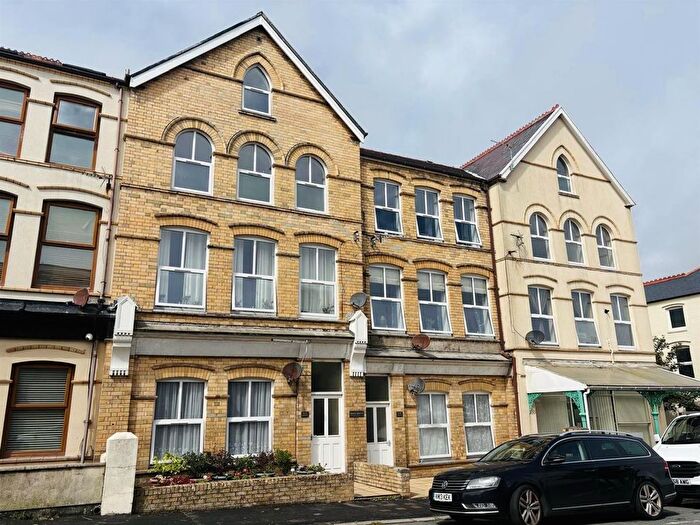 2 Bedroom Flat To Rent In Cardiff Road, Pwllheli, LL53