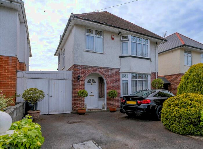3 Bedroom Detached House For Sale In Broughton Avenue, Bournemouth, BH10