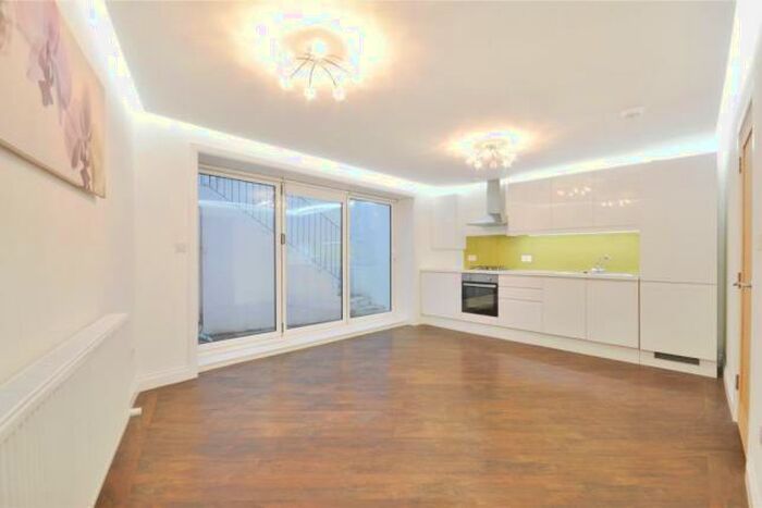 2 Bedroom Apartment To Rent In Courthill Road, Lewisham, SE13