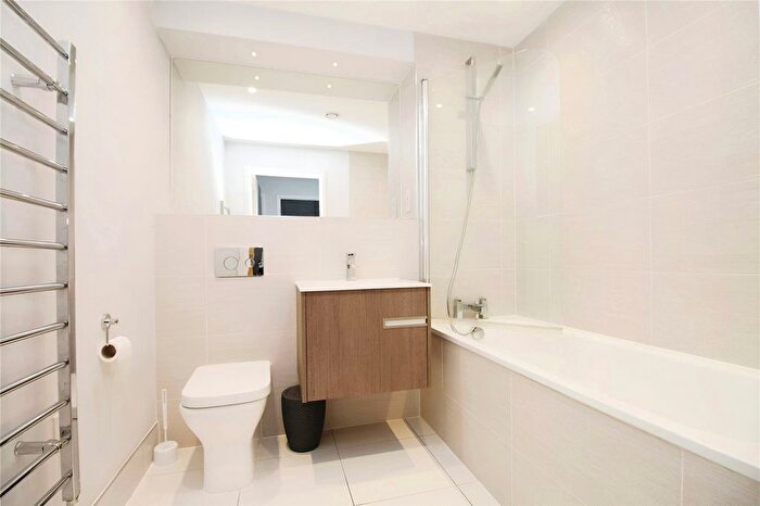1 Bedroom Flat To Rent In Riverside Square, Bedford, Bedfordshire, MK40