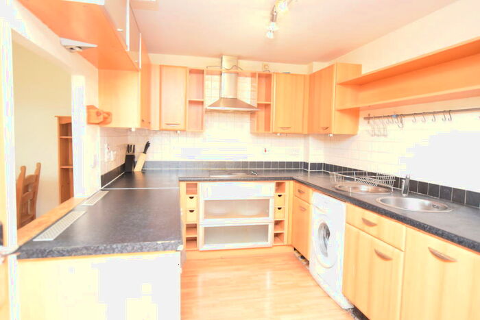 3 Bedroom Apartment To Rent In Royal Plaza, Westfield Terrace, S1