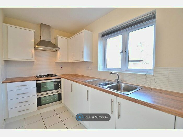 2 Bedroom Flat To Rent In Topper Street, Cambridge, CB4
