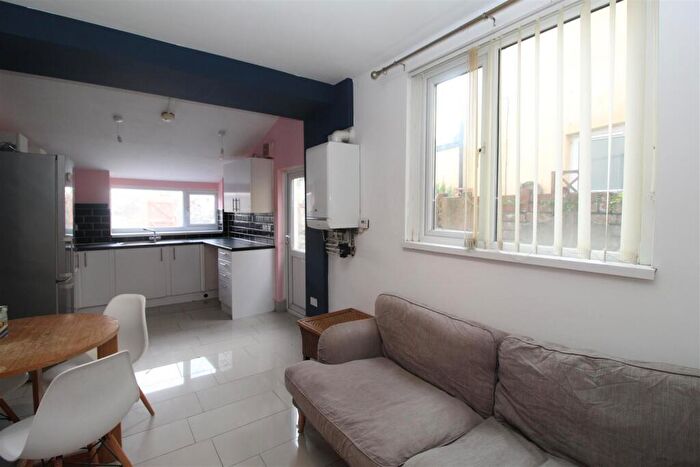 5 Bedroom House To Rent In North Road, Cardiff, CF10