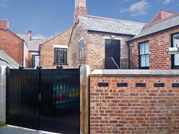 Flat To Rent In Ernest Hall Way, Swadlincote, Derbyshire, DE11