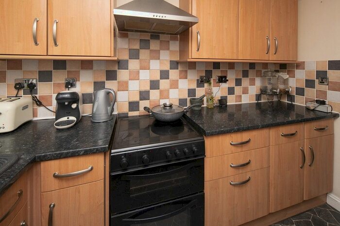 2 Bedroom Flat To Rent In Rose Green Close, Bristol, BS5