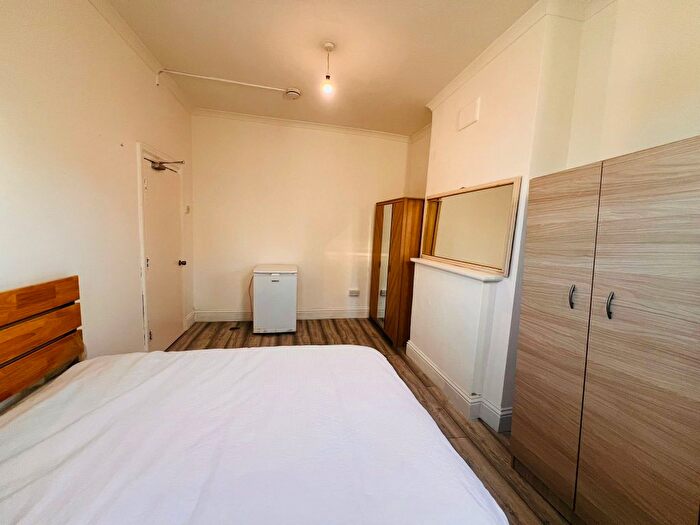 5 Bedroom End Of Terrace House To Rent In Mossford Street, London, E3