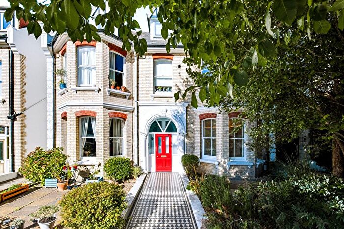 1 Bedroom Flat For Sale In Wilbury Gardens, Hove, East Sussex, BN3