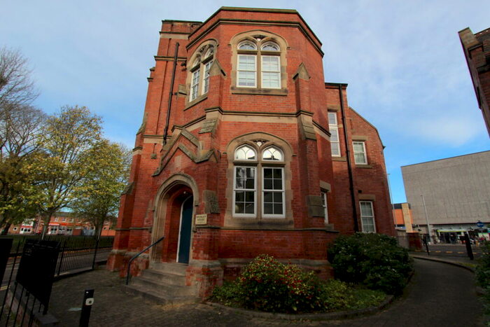 2 Bedroom Flat To Rent In The Manor Centre Church Street, Beeston, NG9