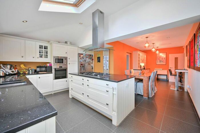 5 Bedroom Semi-Detached House To Rent In Broad Lane, Hampton, TW12