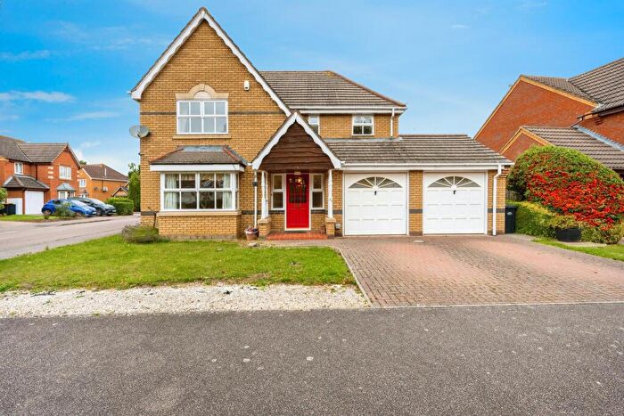 4 Bedroom Detached House For Sale In Eagle Gardens, Bedford, MK41