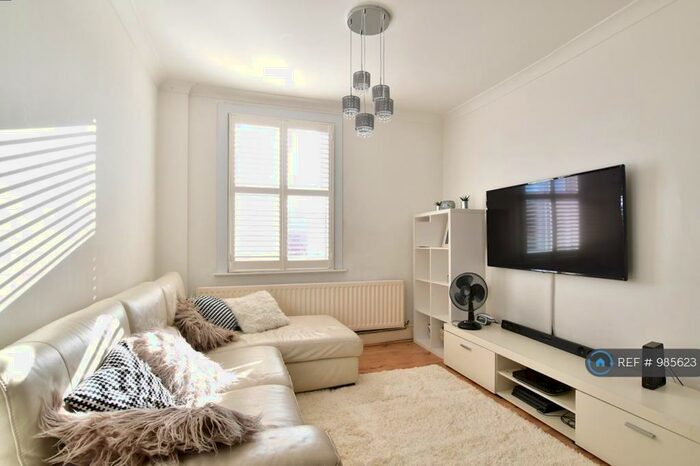 3 Bedroom Terraced House To Rent In Mount Road, Chatham, ME4