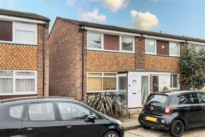 2 Bedroom House To Rent In Carston Close, Lee, SE12