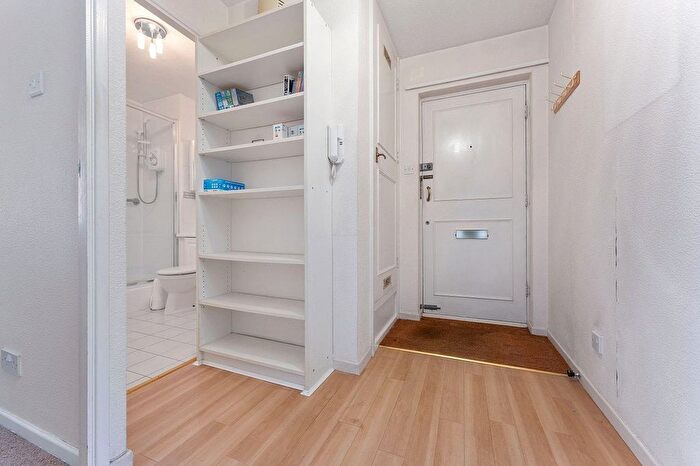 2 Bedroom Flat For Sale In Cheam Road, Sutton, SM1