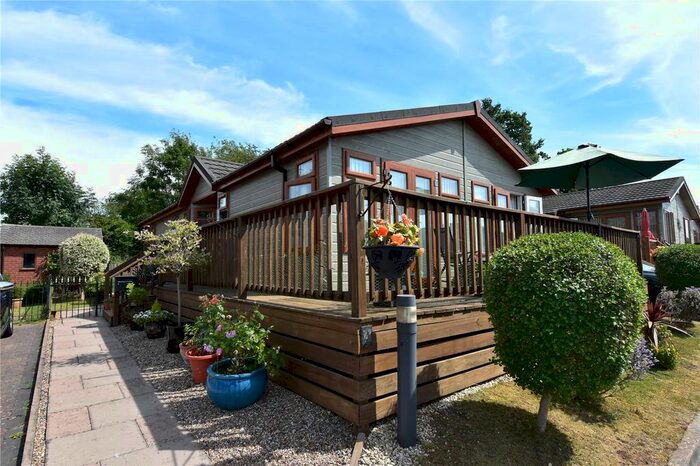 2 Bedroom Mobile/park Home For Sale In Hanbury Road, Hanbury, Droitwich, WR9