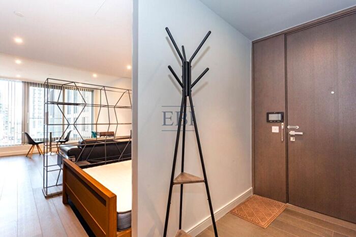 Apartment To Rent In Park Drive, Canary Wharf, London, E14