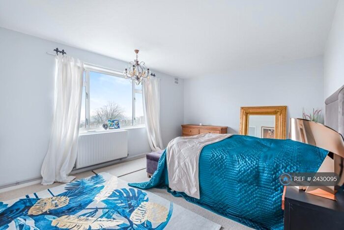 2 Bedroom Flat To Rent In Riverview Heights, London, SE18