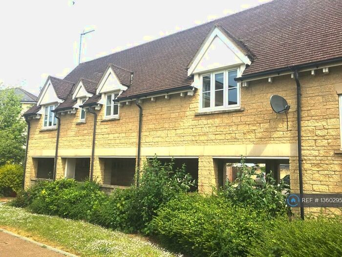 2 Bedroom Maisonette To Rent In Knoll Walk, Chipping Norton, OX7