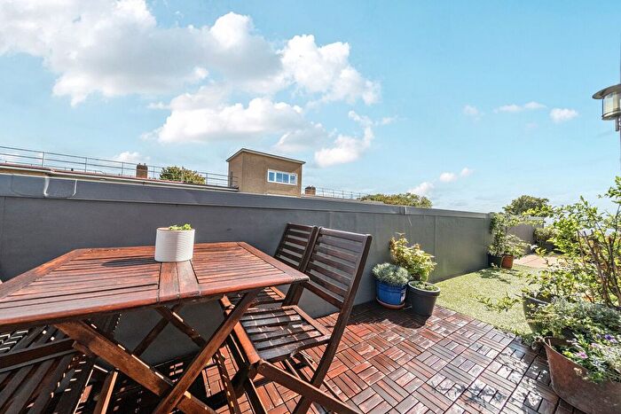 1 Bedroom Flat For Sale In Limerick Close, Balham, London, SW12