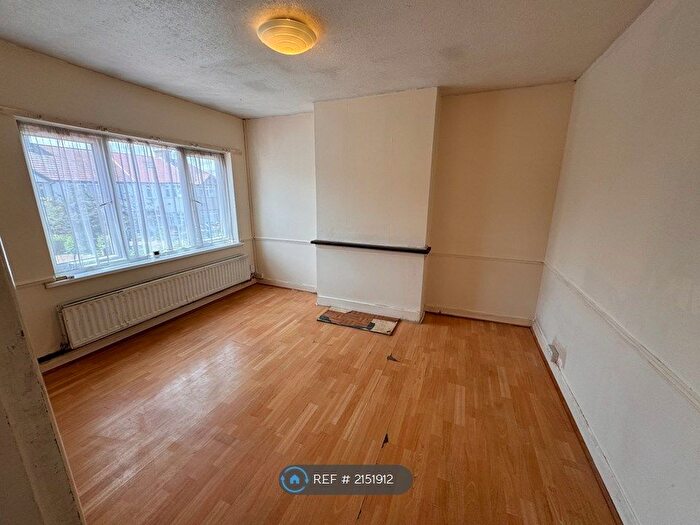 2 Bedroom Flat To Rent In Greenway Gardens, Greenford, UB6